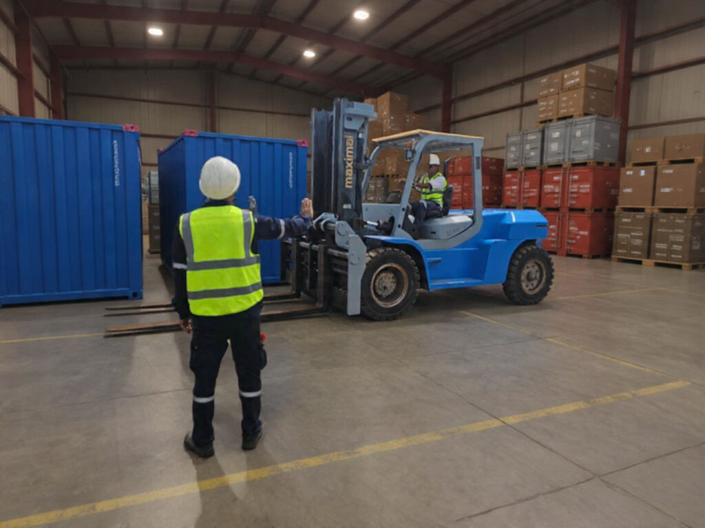 บริการตรวจสอบ อบรม ออกแบบ คำนวณ ออกเอกสารรับรองความปลอดภัย การตรวจสอบประจำปี ให้เช่า ขาย ติดตั้ง ซ่อม สร้าง แก้ไข ซ่อมบำรุง อบรมเครน ปั้นจั่นอยู่กับที่ (Stationary Crane, Overhead Crane Tower Crane) ปั้นจั่นเคลื่อนที่ (Mobile Crane) ปั้นจั่นนอกชายฝั่ง (Offshore Crane, Pedestal crane) ระบบไฮดรอลิก (Hydraulic System) รถยก (Forklift, LPG Forklift) หม้อไอน้ำ (Boiler) ภาชนะความดัน (Pressure Vessel) ระบบดับเพลิงประกอบอาคาร ระบบสุขาภิบาล ระบบน้ำประปา สิฟต์โดยสารหรือลิฟต์ขนส่งวัสดุ บันไดเลื่อน(Escalator) มอร์เตอร์ไฟฟ้า เครื่องจักรกลทุกชนิด ระบบปรับอากาศ ระบบทำความเย็น ระบบชิลเลอร์(Chiller System) ระบบทำความร้อน ระบบโซลาร์เซลล์ ปั๊มน้ำโซลาร์เซลล์ งานระบบไฟฟ้า เครื่องปั่นไฟ เครื่องจักรอุตสาหกรรมทุกชนิด ระบบสายพานลำเลียง งานวิศวกรรมเครื่องกลและระบบงานด้านวิศวกรรมไฟฟ้าต่าง ๆ ทั้งโรงงาน LPG Forklift Overhead Crane Tower Crane Pedestal crane